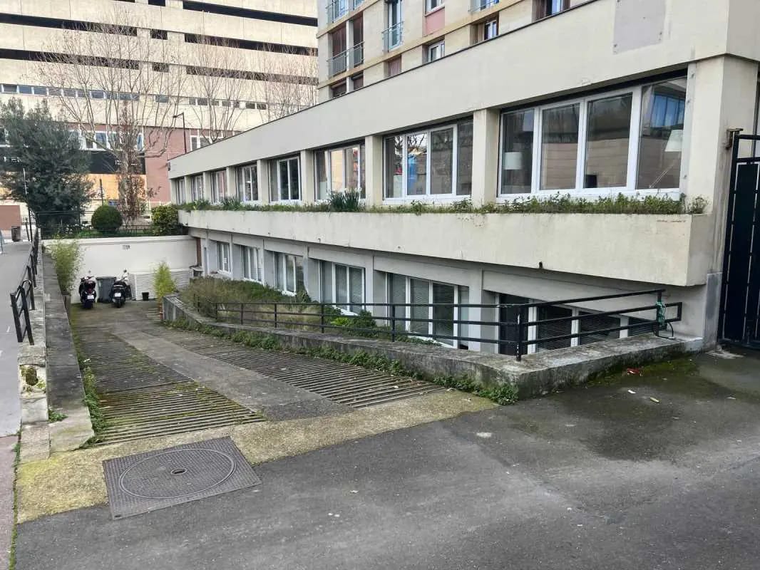 27 Rue Yves Kermen, Boulogne-Billancourt for lease Building Photo- Image 1 of 3