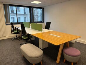 Office in Paris for lease Interior Photo- Image 1 of 14