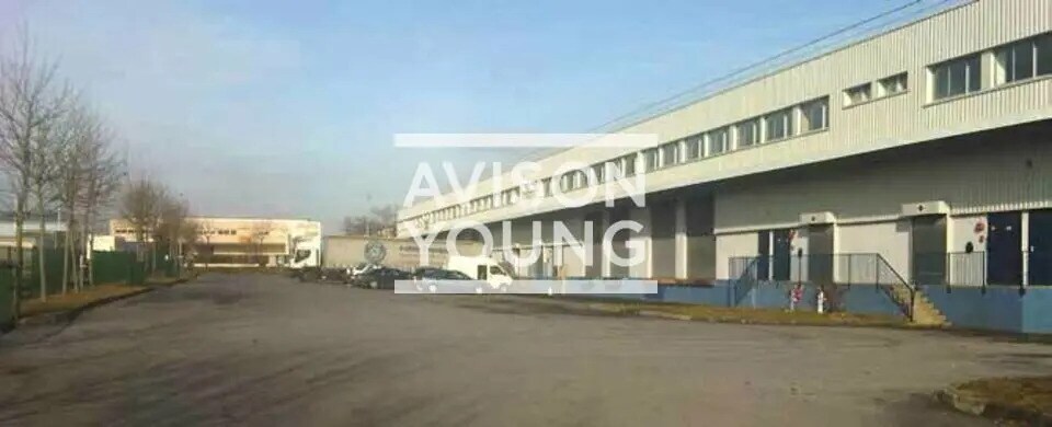 Flex in Goussainville for lease - Building Photo - Image 1 of 3