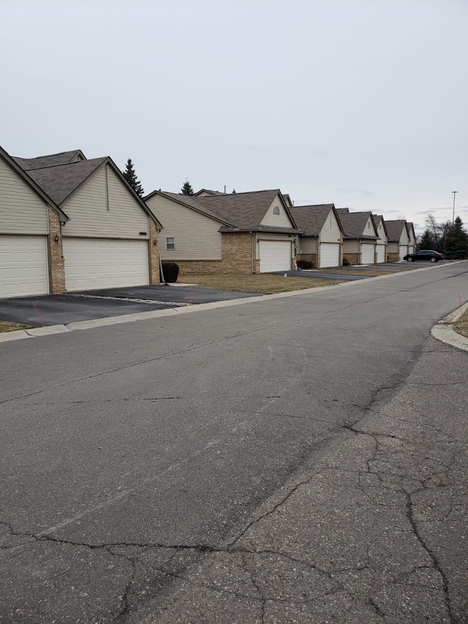 26049 Pinehurst, Warren, MI 48091