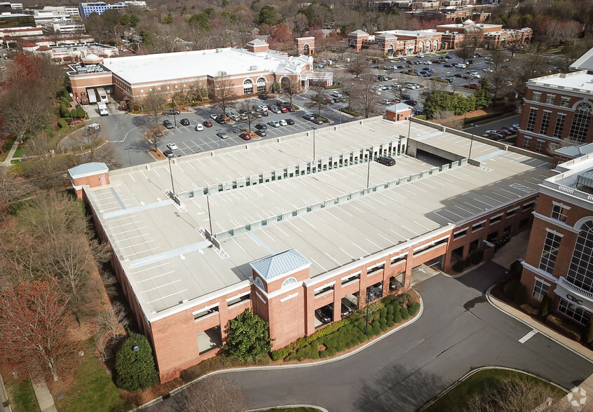 6801 Carnegie Blvd, Charlotte, NC for lease - Building Photo - Image 3 of 11