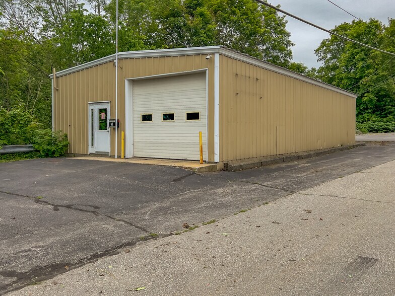 298 Main St, Moosup, CT for sale - Primary Photo - Image 1 of 1