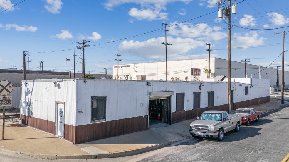 2455 E 52nd St, Los Angeles, CA for sale - Building Photo - Image 3 of 33
