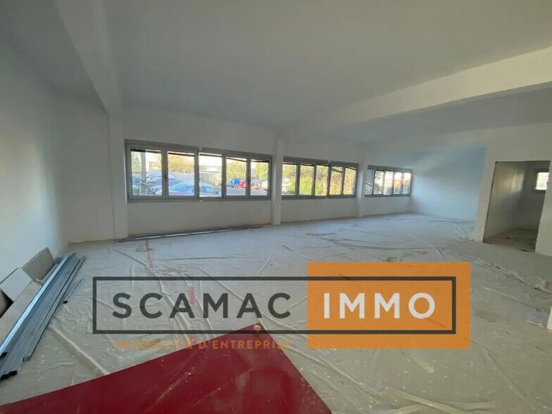 Flex in Marseille for lease - Interior Photo - Image 3 of 7