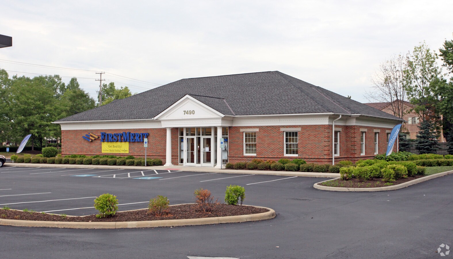 7490 Sawmill Rd, Dublin, OH 43016