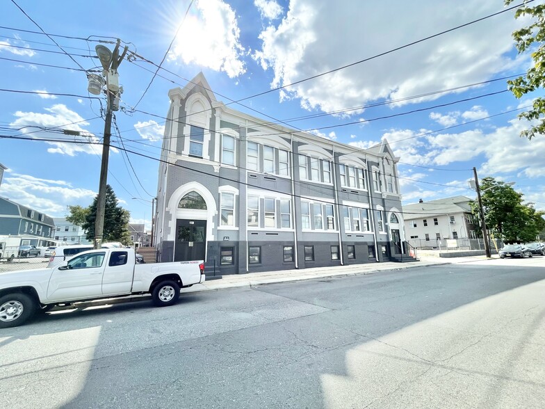 214-228 Msgr Kemezis Pl, Elizabeth, NJ for lease - Building Photo - Image 2 of 31