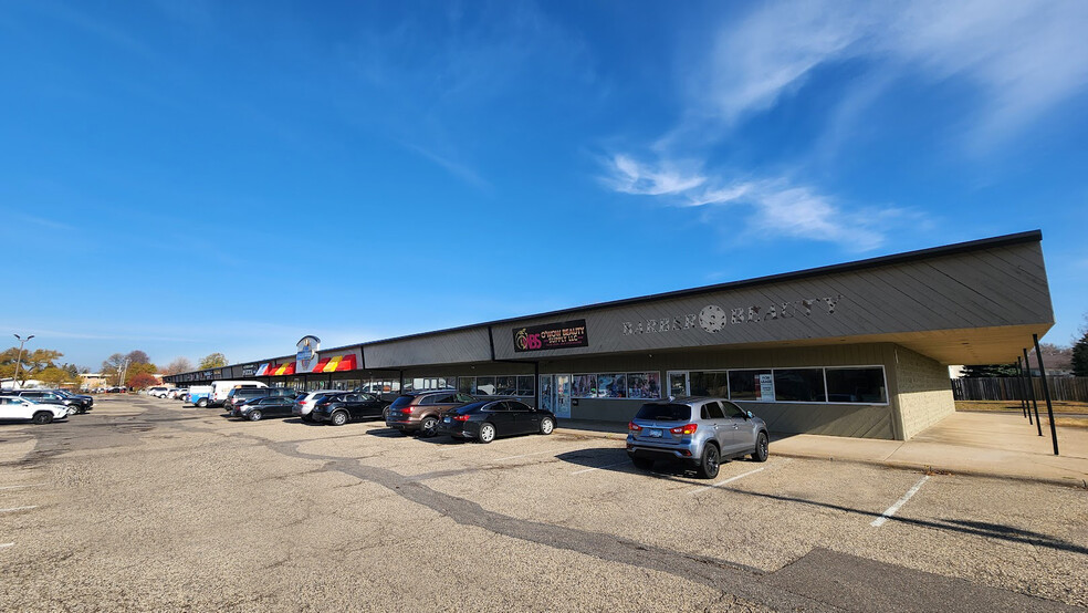 6800-6842 N Humboldt Ave, Brooklyn Center, MN for lease - Building Photo - Image 3 of 7