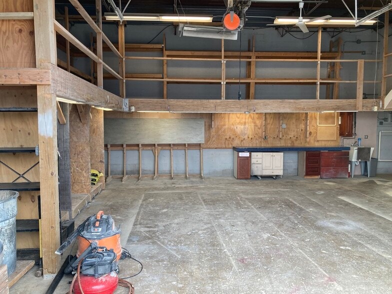 3046 Industrial Blvd, Bethel Park, PA for lease - Building Photo - Image 2 of 25