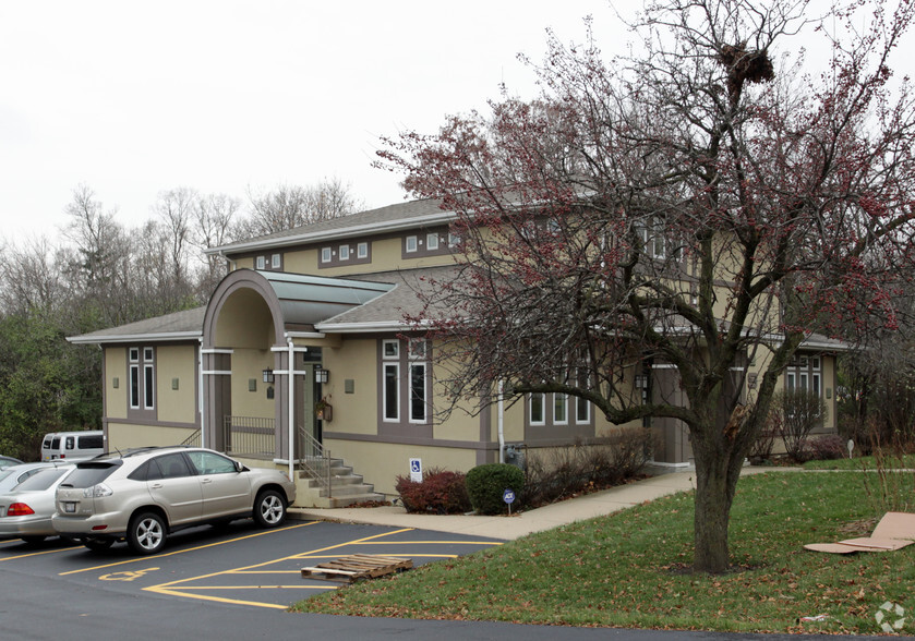 219 W 55th St, Clarendon Hills, IL for lease - Building Photo - Image 1 of 7