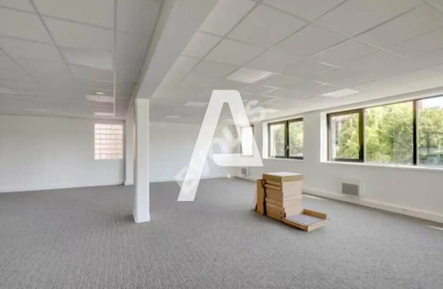 Office in Gentilly for sale - Interior Photo - Image 1 of 8