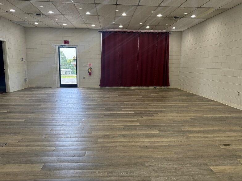 735 13th Avenue Dr SE, Hickory, NC for lease - Building Photo - Image 3 of 4