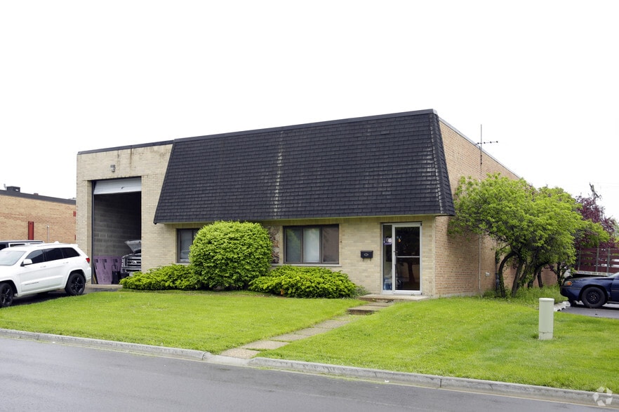 1037 Lunt Ave, Schaumburg, IL for sale - Primary Photo - Image 1 of 1