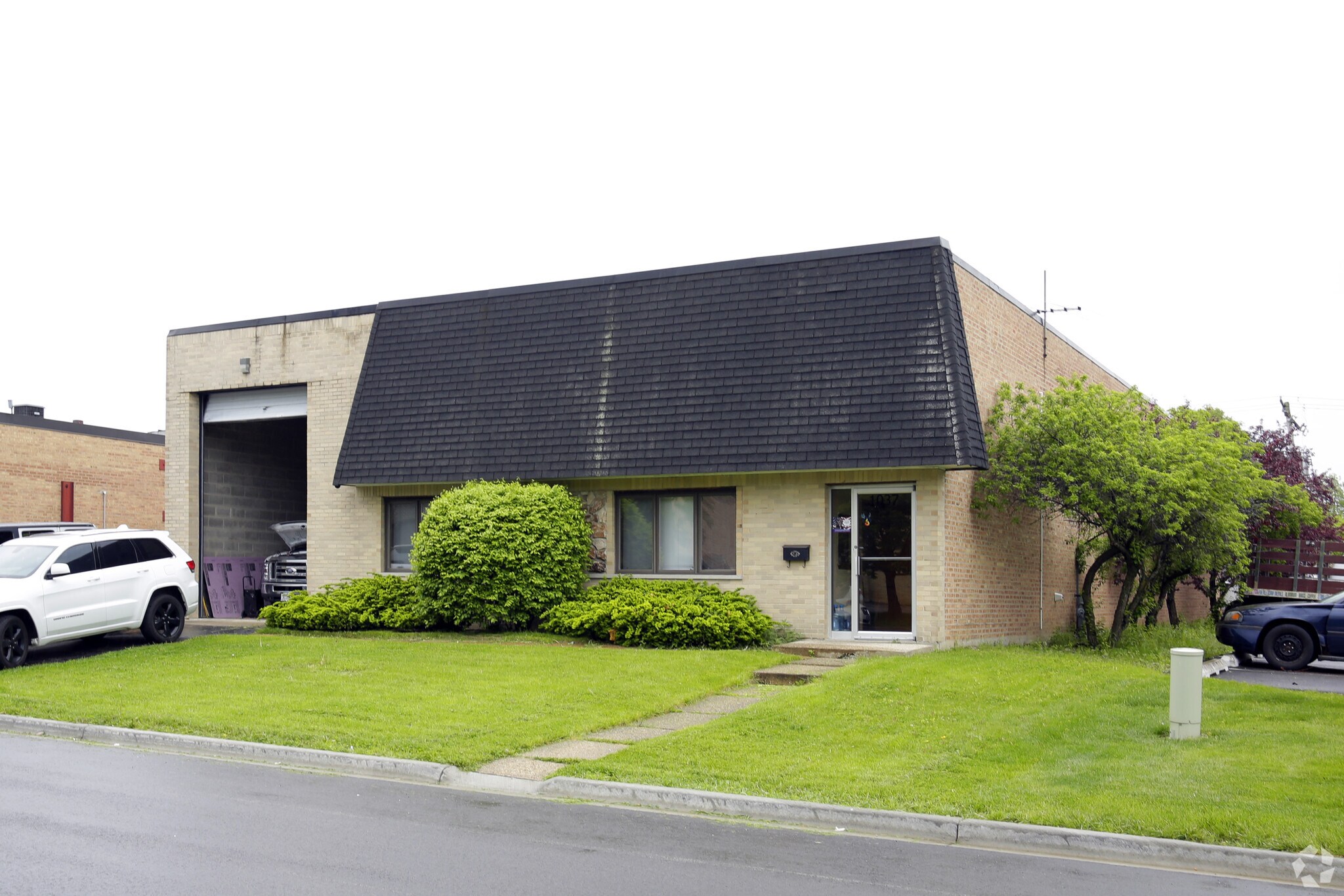 1037 Lunt Ave, Schaumburg, IL for sale Primary Photo- Image 1 of 1