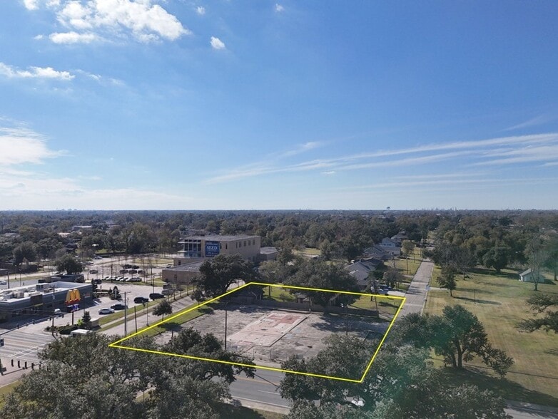 4200 Ryan St, Lake Charles, LA for lease - Building Photo - Image 3 of 3