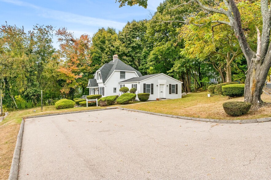 143 Boston Post Rd, Waterford, CT for sale - Building Photo - Image 2 of 18