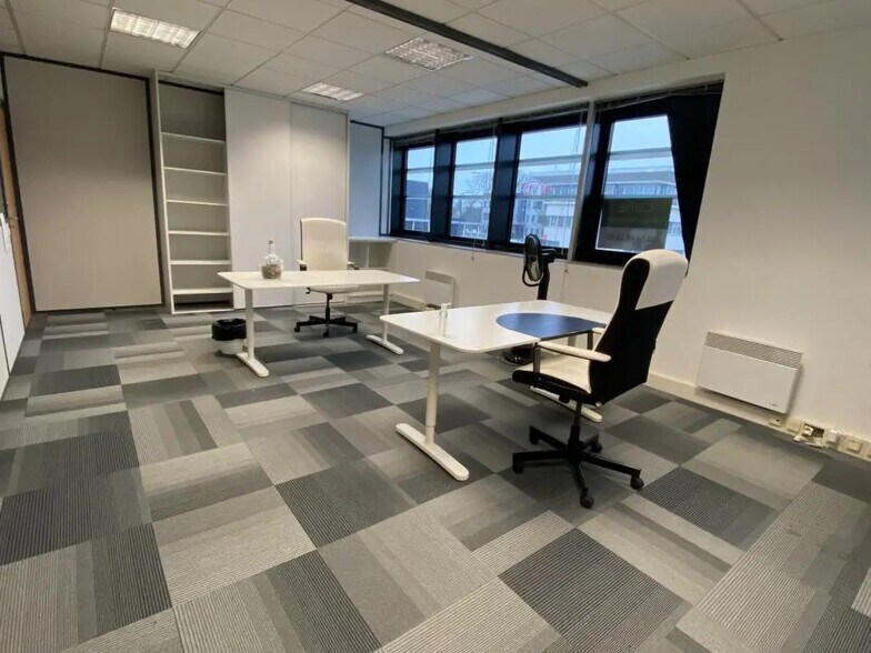 Office in Saint-Grégoire for lease - Interior Photo - Image 2 of 10