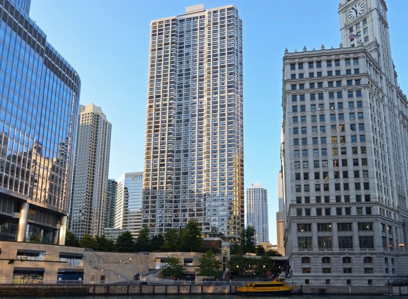 405 N Wabash Ave, Chicago, IL for lease - Primary Photo - Image 1 of 26