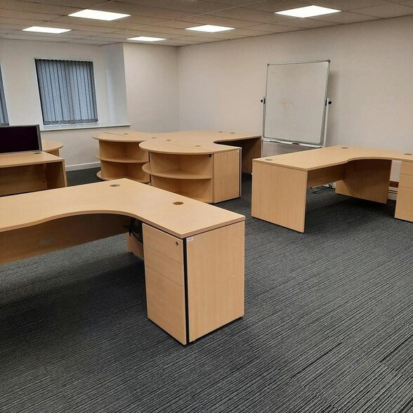 Linden Dr, Liss for lease - Interior Photo - Image 3 of 4