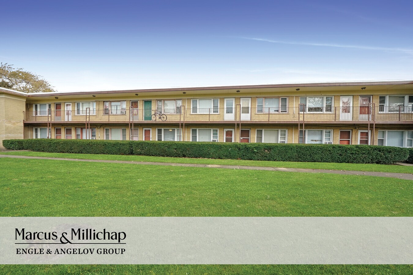 37 King Arthur Ct, Northlake, IL 60164