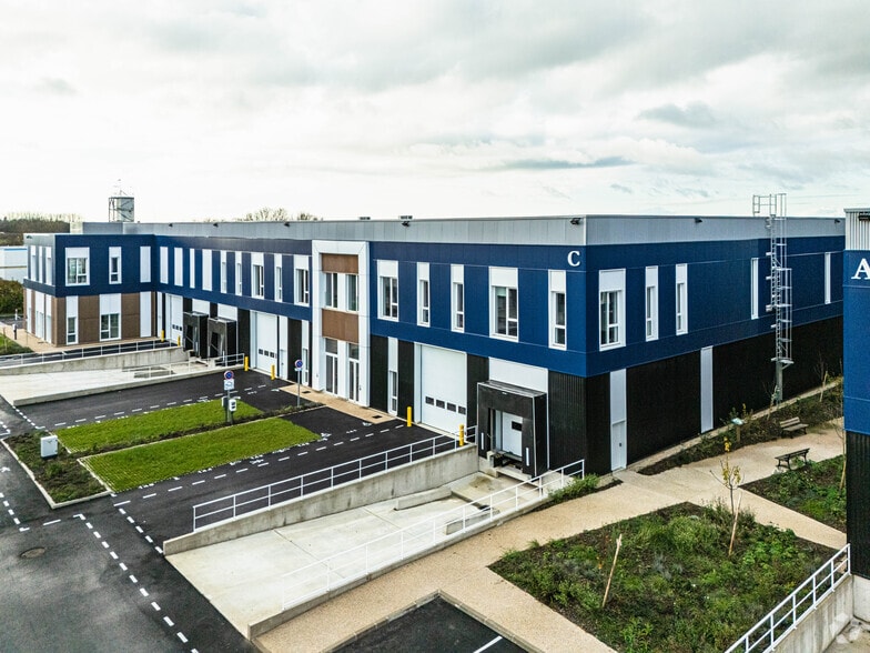 Flex in Moissy-Cramayel for lease - Primary Photo - Image 1 of 3