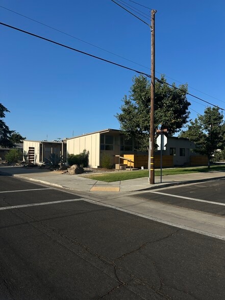 106 Pollasky Ave, Clovis, CA for lease - Building Photo - Image 2 of 4