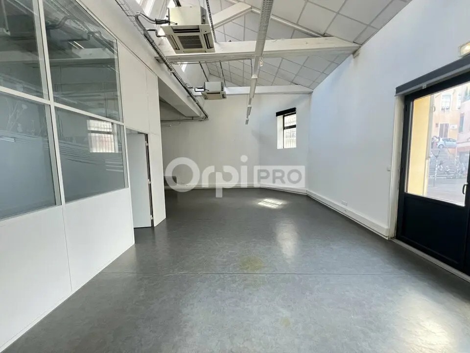Office in Lyon for lease Interior Photo- Image 1 of 10