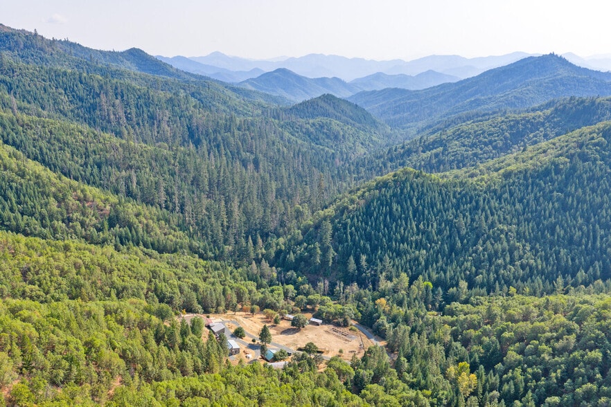 4220 Wards Creek Rd, Rogue River, OR for sale - Primary Photo - Image 1 of 83