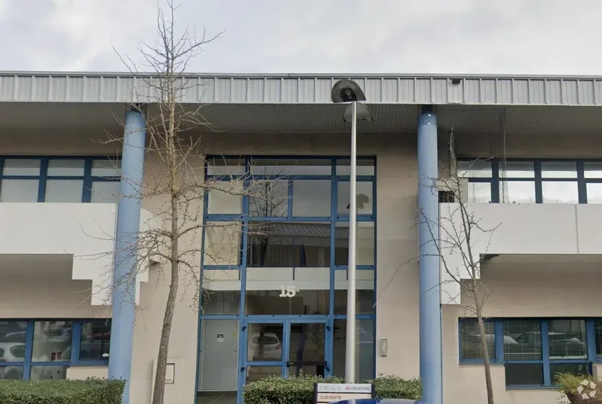 Flex in Bron for lease - Building Photo - Image 1 of 24