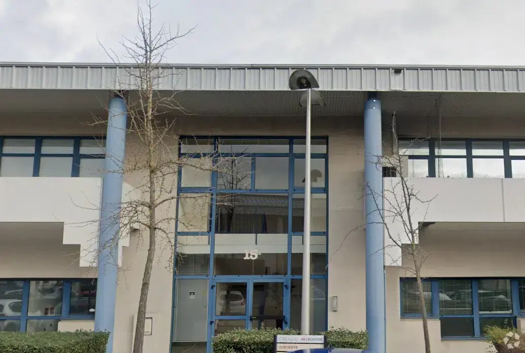 Flex in Bron for lease Building Photo- Image 1 of 25