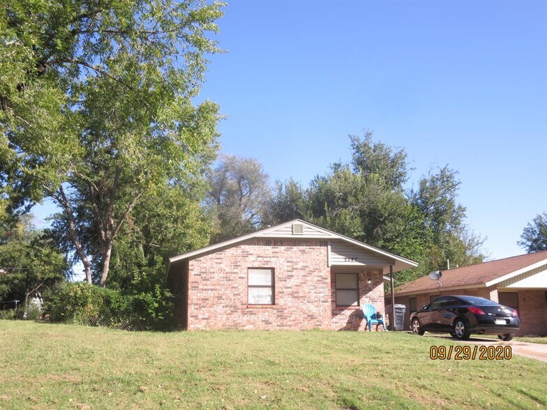 2247 NE 15th St, Oklahoma City, OK for sale - Primary Photo - Image 1 of 1
