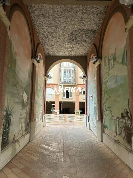 Office in Toulouse for lease - Building Photo - Image 1 of 7