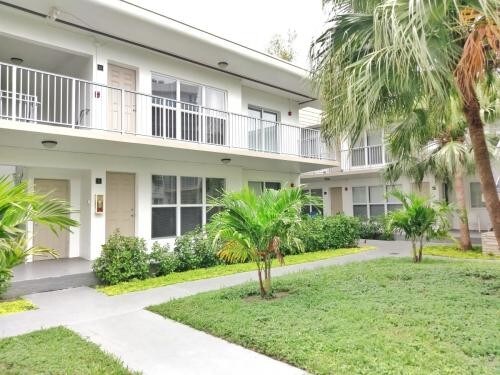 9800-9850 E Bay Harbor Ter, Miami Beach, FL for sale - Primary Photo - Image 1 of 1