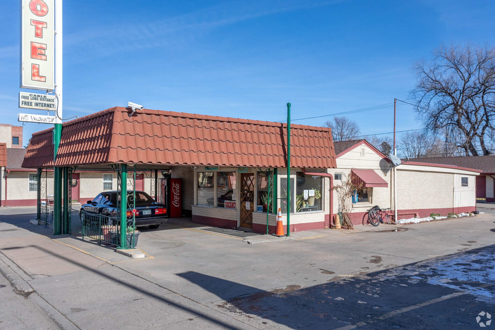 3850 S Broadway, Englewood, CO 80113 4U Motel