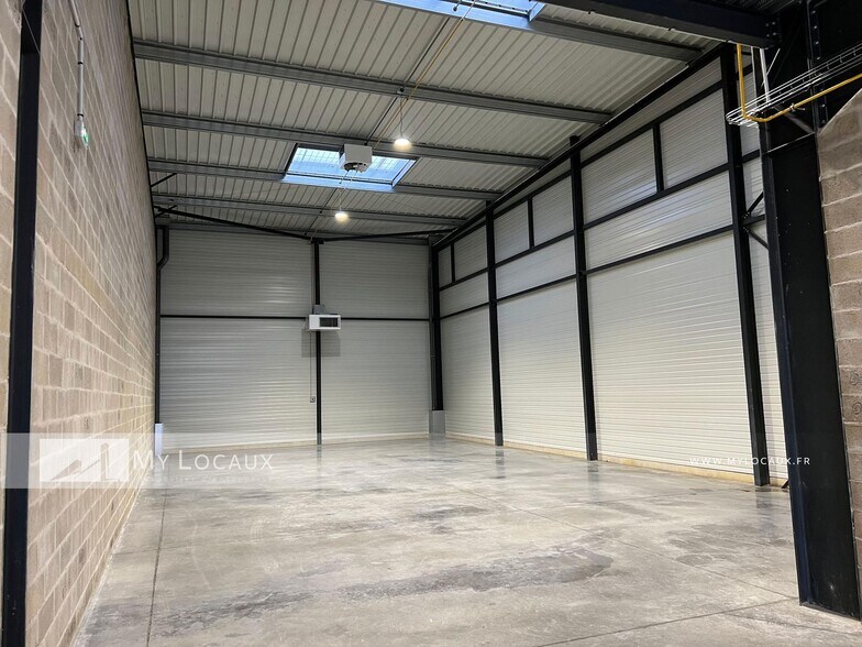 Flex in FRÉPILLON for lease - Interior Photo - Image 2 of 7