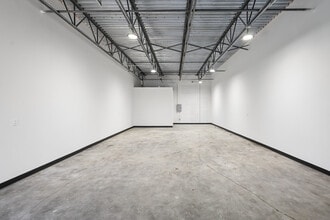 1105 Colorado Ln, Arlington, TX for lease Interior Photo- Image 1 of 5