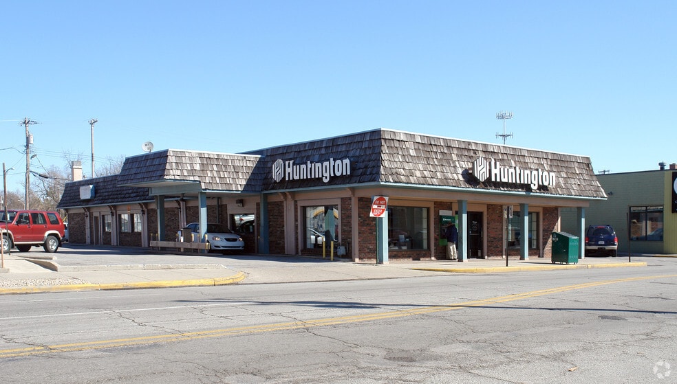 724 Broad Ripple Ave, Indianapolis, IN for lease - Building Photo - Image 3 of 7