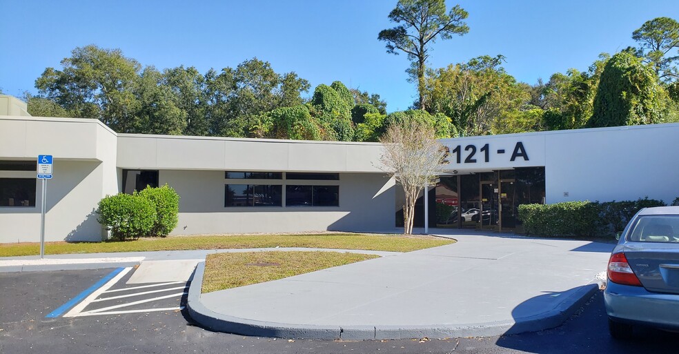 2121 Corporate Square Blvd, Jacksonville, FL for lease - Building Photo - Image 2 of 30