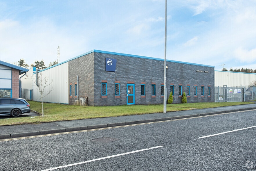 Millennium 'Small Box' Portfolio portfolio of 5 properties for sale on LoopNet.com - Primary Photo - Image 2 of 5