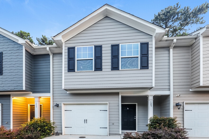 10-Townhome Package in East Point, GA portfolio of 10 properties for sale on LoopNet.com - Building Photo - Image 1 of 14