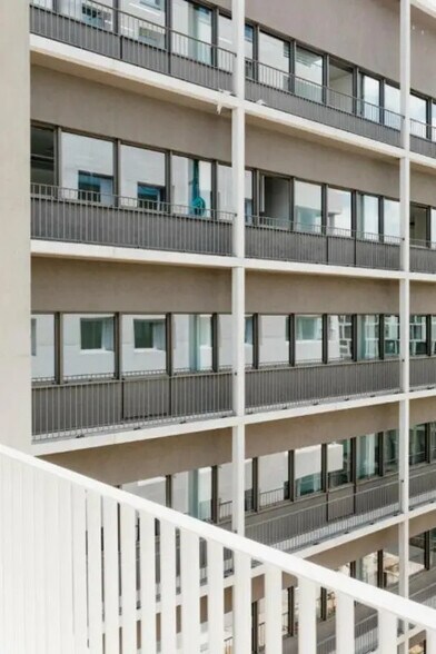 Office in Lyon for sale - Building Photo - Image 2 of 9