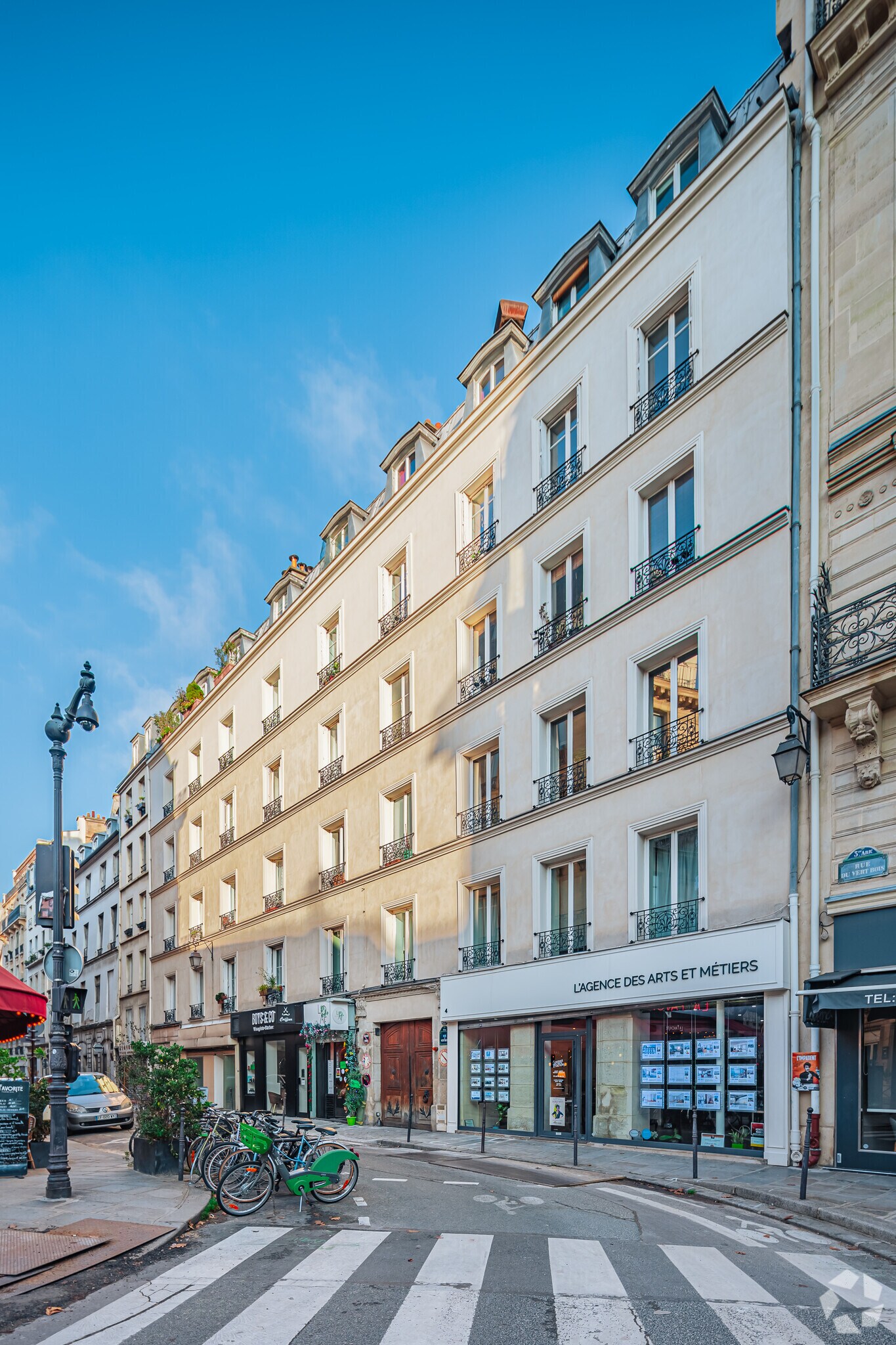 Coworking Space in Paris for lease Primary Photo- Image 1 of 2