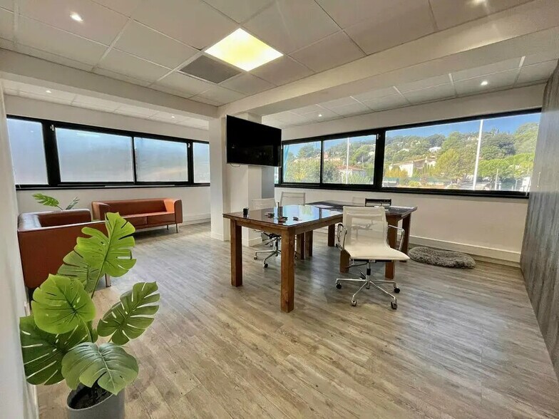 Office in Vallauris for lease - Interior Photo - Image 3 of 4