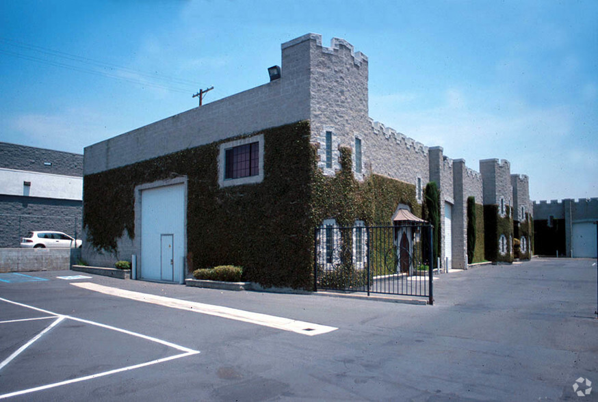 140-166 S Victory Blvd, Burbank, CA for lease - Building Photo - Image 1 of 6