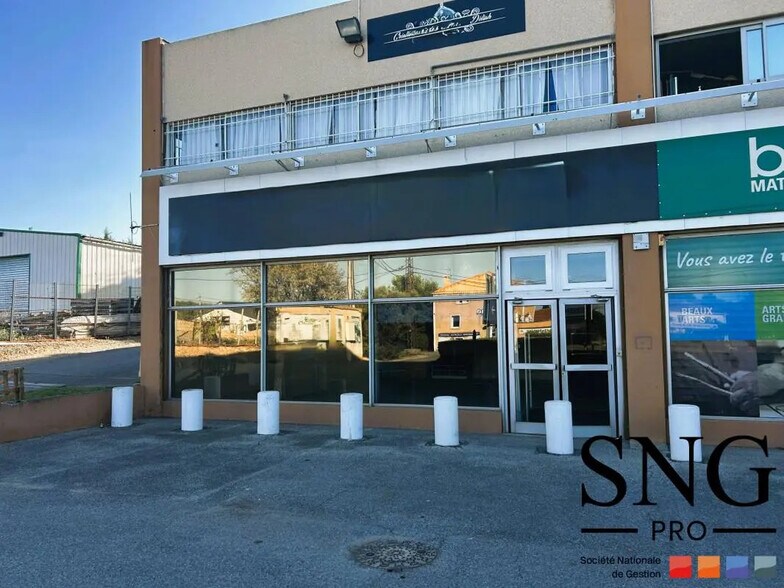 Retail in Vitrolles for lease - Building Photo - Image 1 of 6