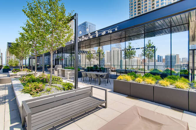 448 N LaSalle Dr, Chicago, IL for lease Building Photo- Image 1 of 11
