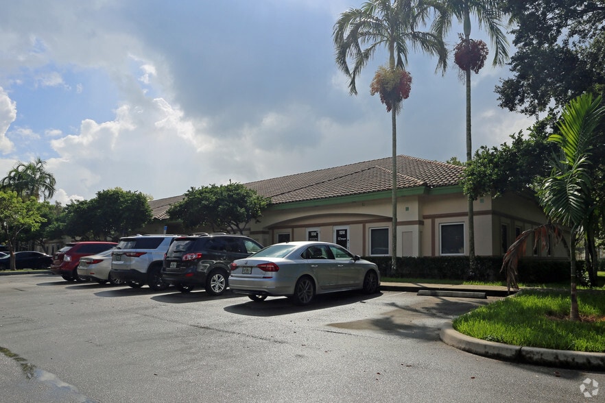 10200-10248 NW 46th St, Sunrise, FL for lease - Primary Photo - Image 1 of 7