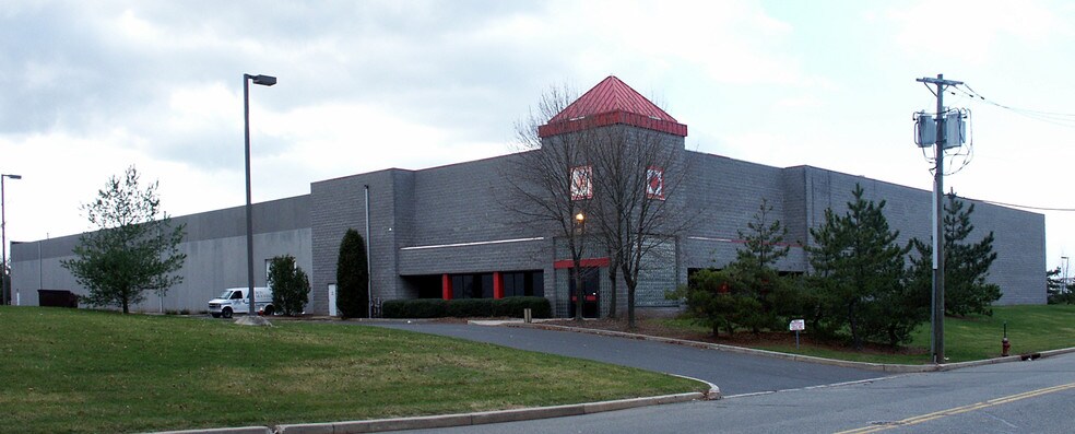 35 Commerce Dr, Somerset, NJ for lease - Building Photo - Image 2 of 3