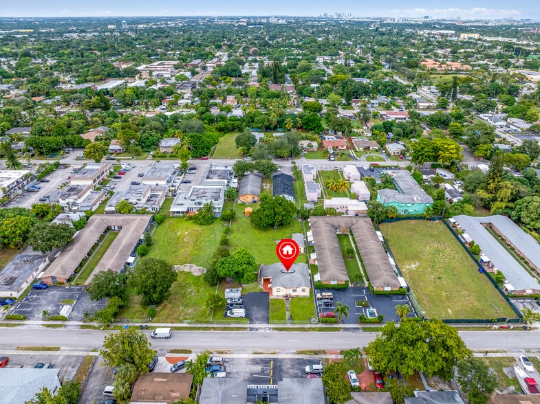 2443 Polk St, Hollywood, FL for sale - Primary Photo - Image 1 of 10
