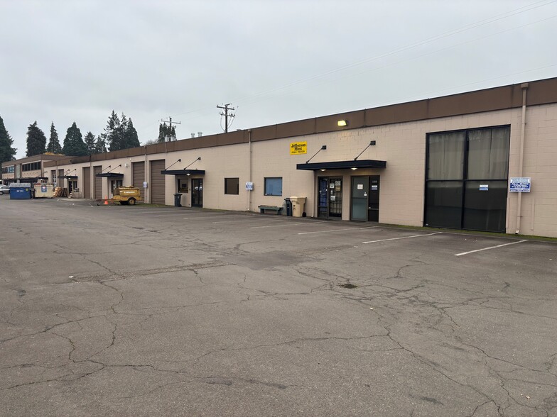 33815-33919 SE Eastgate Cir, Corvallis, OR for lease - Building Photo - Image 2 of 6