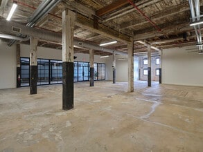 565 Northside Dr, Atlanta, GA for lease Interior Photo- Image 2 of 5